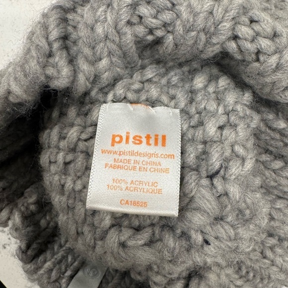 Pistil Pom Pom beanie women’s grey furry Pom woven - Picture 5 of 6